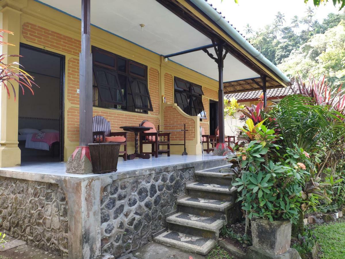 Rijasa Homestay Каранґасем Екстер'єр фото