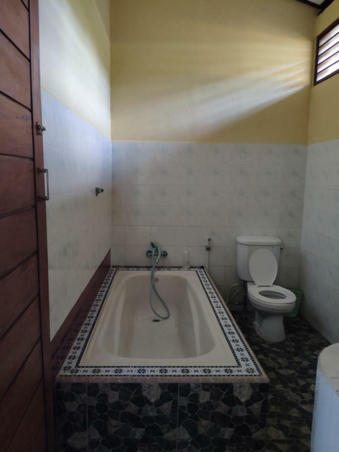 Rijasa Homestay Каранґасем Екстер'єр фото